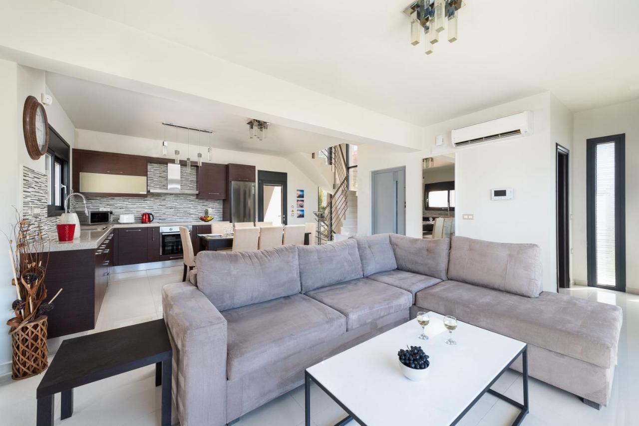Villa Breeze 3